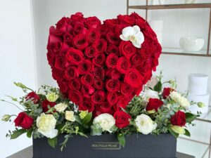 Between kisses and roses